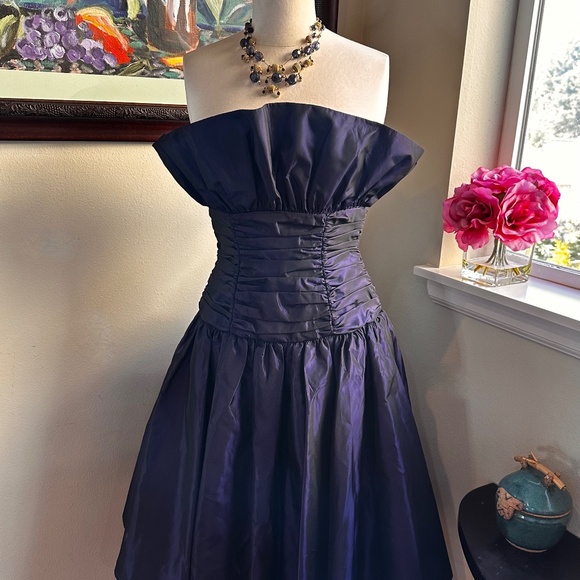 Midnight Blue 1980s Iridescent Taffeta Strapless Cocktail Dress Size 2-4 - Picture 1 of 16